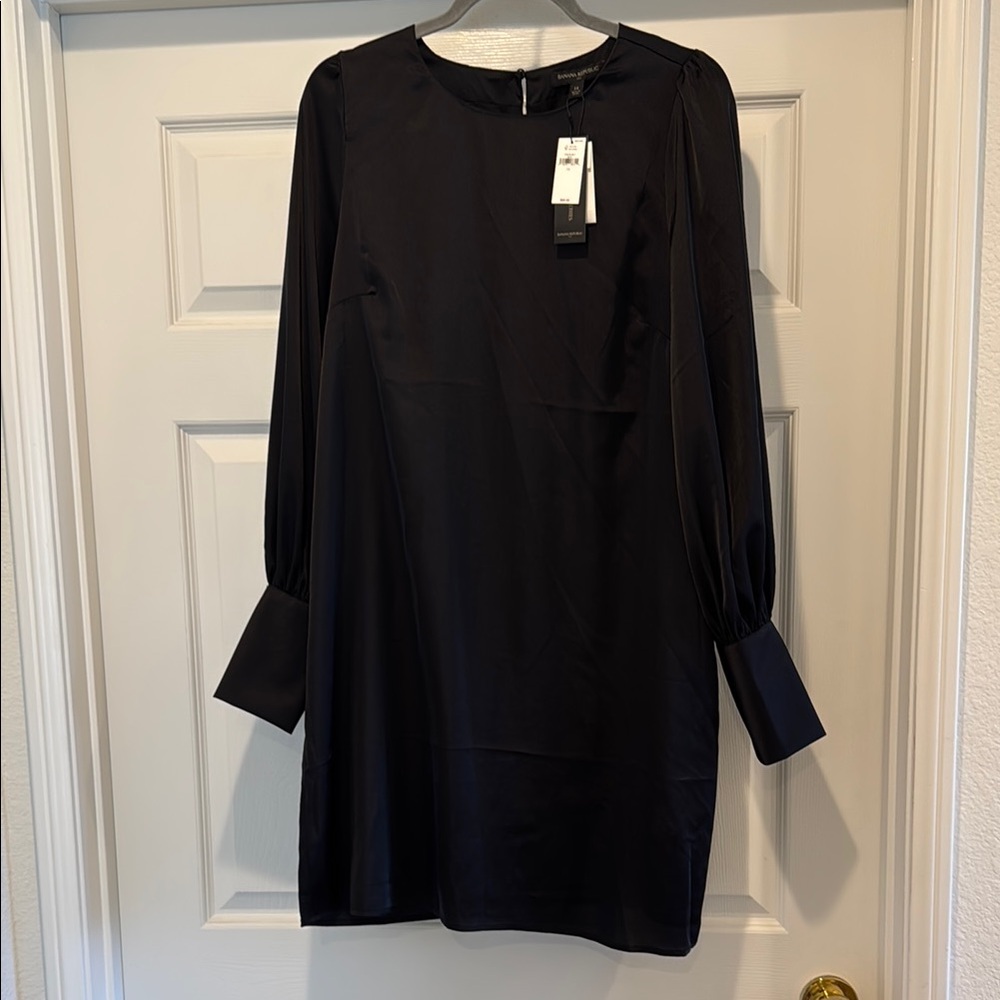 BNWT Banana Republic Black satin like Dress. Size 14